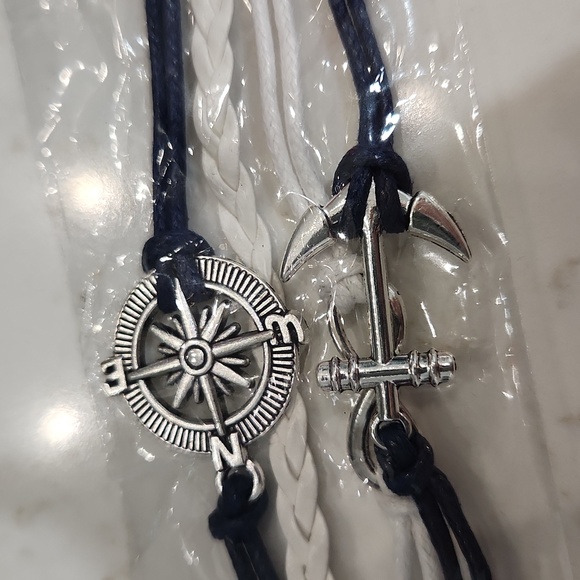 🔵 NEW IN PACKAGE PU Leather & Alloy Bracelet Navy & White - Picture 2 of 4